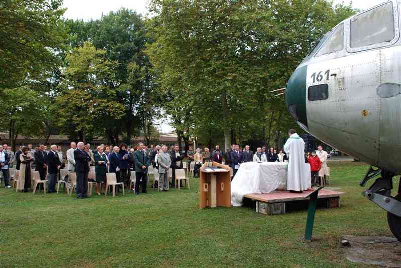 02_Photos ETAP 045 (ETAP).jpg - ... devant le musée des Troupes aéroportées.